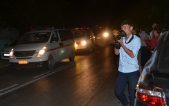 Chùm ảnh: Trắng đêm đón thi thể phi công SU-30MK2 lên bờ