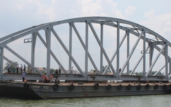 Video: Sà lan lai dắt nhịp dầm số 2 cầu Ghềnh mới