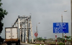 Đề xuất cho nhà đầu tư sửa chữa và thu phí cầu Việt Trì