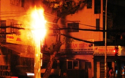 Cháy cột điện, dân Hà Nội kéo nhau thuê nhà nghỉ tránh nóng