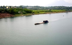 Chìm tàu, 4 người trong một gia đình mất tích