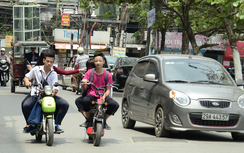 Điều khiển xe đạp điện không đội mũ bảo hiểm bị phạt thế nào?