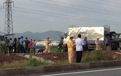 Ba xe tải dồn toa, tài xế tử vong kẹt cứng trong ca bin