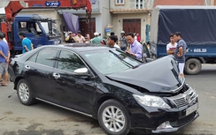 Tin TNGT mới nhất: Xế hộp "bầm dập", xe đạp trong gầm xe tải