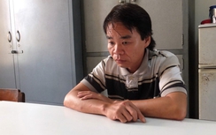 Bắt người đàn ông giết vợ, trên áo còn dính đầy máu