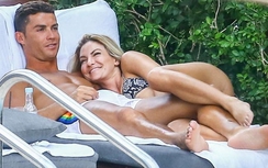 Lộ ảnh nóng Ronaldo tình tứ bên "chân dài"