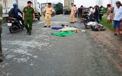 Tin TNGT mới nhất: Container tông xe máy, hai người thương vong