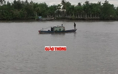 Cần Thơ: Tàu du lịch đụng chìm ghe, 5 người thoát chết