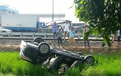 Tin TNGT mới nhất: Băng qua đường sắt, Vios bị tàu tông xuống ruộng