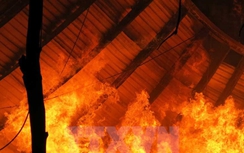 "Tá hỏa" phát hiện thi thể nam thanh niên trong đám cháy