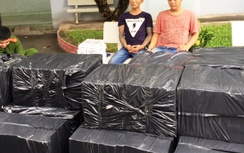 CSGT vây bắt ô tô chở hàng nghìn cây thuốc lá lậu trên QL1