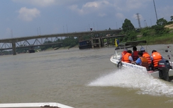 Đường thủy chặn phương tiện đâm vào thành cầu