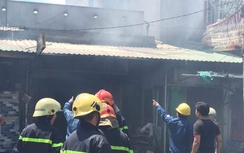 Cháy lớn giữa trưa, cụ bà nhập viện cấp cứu