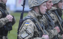 Nga dàn quân ở Crimea, Ukraine nhập ngũ khẩn cấp