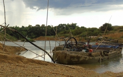 Hà Tĩnh: "Cát tặc" đuổi đánh công an xã bị thương