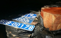 CSGT Hà Nội bắt xe biển xanh chở gỗ lậu