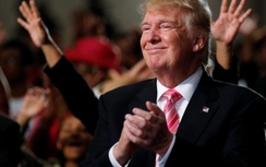 Trump trấn an người da màu, Clinton "quên" bảo quản tài liệu mật