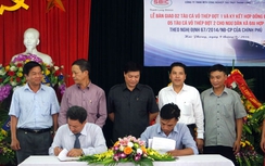 Bàn giao thêm hai tàu cá vỏ thép cho ngư dân