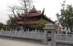 Những vị sư cởi áo cà sa khoác chiến bào