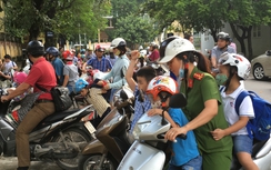 Nhiều phụ huynh đội MBH cho con nhưng... quên đội cho mình!