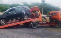 Nữ tài xế cố thủ trong ô tô là giám đốc