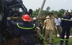 Xe tải mất lái gây tai nạn, tài xế tử vong trong cabin