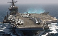 Nữ thủy thủ Mỹ bất ngờ sinh con trên tàu sân bay