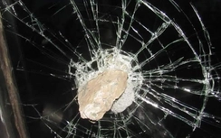 Long An: Đang truy tìm hung thủ ném đá vào xe buýt