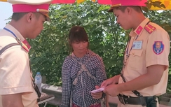 Trốn khỏi "nhà chồng" Trung Quốc, thiếu phụ được CSGT giúp về nhà