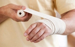 Võ sư ngáo đá tấn công và làm bị thương 2 cảnh sát