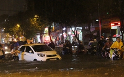 Video: Mưa lớn gây ngập nhiều tuyến đường trên địa bàn TP.HCM