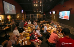 Ảnh: Hàng chục triệu người Mỹ xem Trump-Clinton “đấu khẩu”