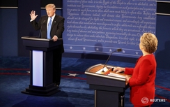 Tranh luận trực tiếp: Trump khiến bà Clinton lúng túng trên truyền hình