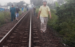 Nam thanh niên bị tàu hỏa húc văng khi đi bộ trên đường ray