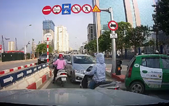 Hà Nội: Phạt nguội hai taxi ngược chiều trên cầu vượt Hoàng Minh Giám