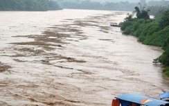 Miền Trung mưa lớn, cảnh báo lũ trên các sông