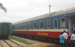 Miễn phí cơm, chỗ ở cho khách tàu bị "kẹt" do mưa lũ