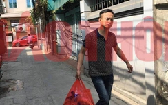 Khách đánh nữ nhân viên hàng không tìm đến nhà xin lỗi