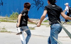 Một quản đốc bị đồng nghiệp chém chết trước cổng công ty