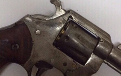 Bắt đối tượng mang súng có 6 viên đạn đã lên nòng