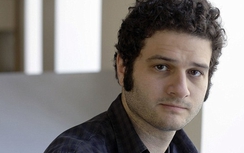 Người đồng sáng lập Facebook ngăn Donald Trump đắc cử