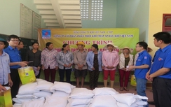 PV GAS D thăm và tặng quà đồng bào bão lụt