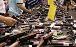 Trước ngày bầu cử, dân Mỹ đổ xô mua súng