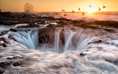 Khám phá giếng địa ngục "thần Sấm" ở Thái Bình Dương