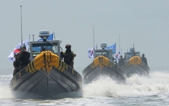 Hàn Quốc bắn 95 phát đạn súng máy đuổi 30 tàu Trung Quốc