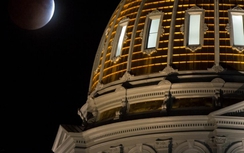 Cách chụp ảnh Siêu Trăng đêm nay đẹp nhất