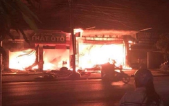 Cháy dãy cửa hàng nội thất ở Quảng Ninh đêm 14/11