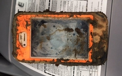 Kinh ngạc với chiếc iPhone 4 ngâm dưới hồ vẫn chạy tốt