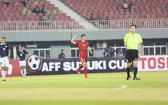 Video: Hậu vệ Campuchia đá phản lưới nhà như tiền đạo