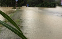 Mưa lũ cuốn trôi 2 mẹ con, bé trai 4 tuổi tử vong